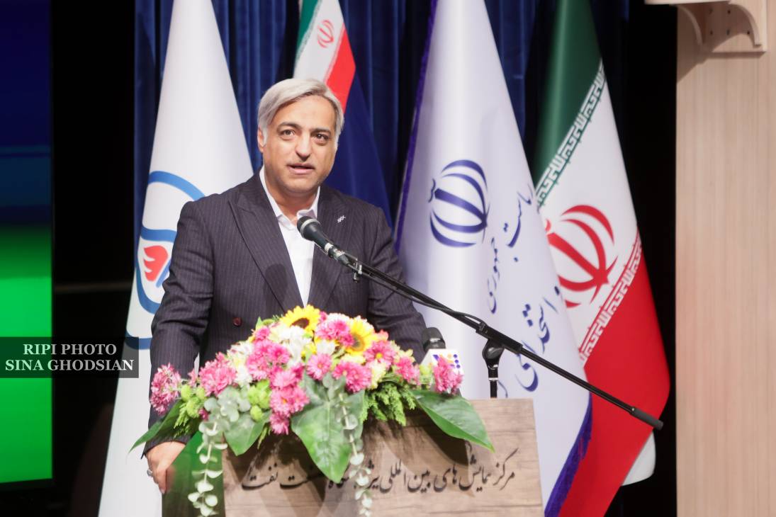 دومین نشست دبیران شورای راهبری تحول اداری دستگاه‌های اجرایی کشور  «به میزبانی پژوهشگاه صنعت نفت  و  با هدف اشتراک دانش و تجارب اصلاح نظام اداری برگزار شد.»